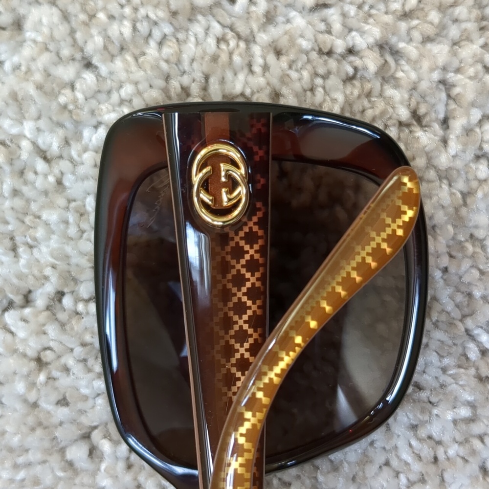 EUC Gucci Tortoise Shell Sun Glasses - Picture 8 of 11